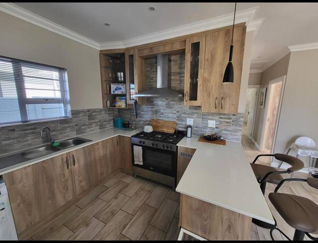 3 BEDROOM PROPERTY TO RENT IN LORRAINE